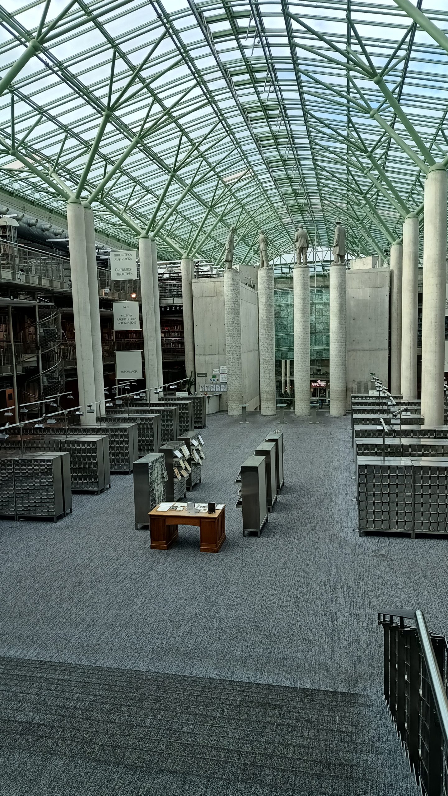 Przejdź do wpisu "Zwiedzamy Bibliotekę Uniwersytecką"